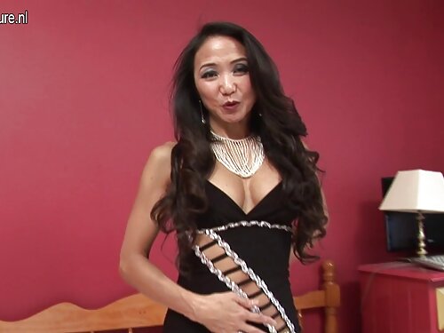 Una falda xxx tetona ...