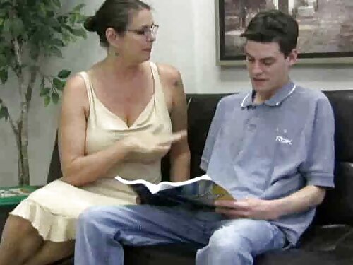 En un dormitorio apa ...