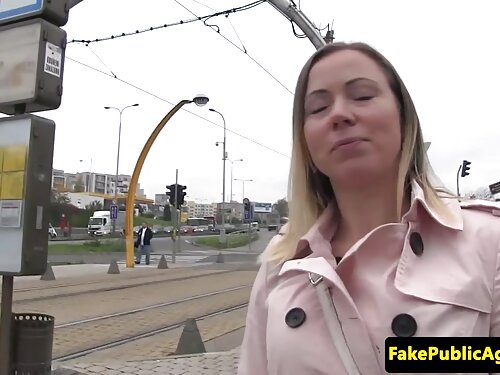 Chica blanca tetona  ...