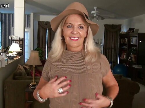 Chicos con máscaras  ...