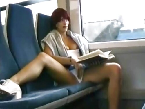 Dos chicas resuelven ...