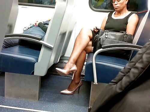 Dos amigas frotan ap ...