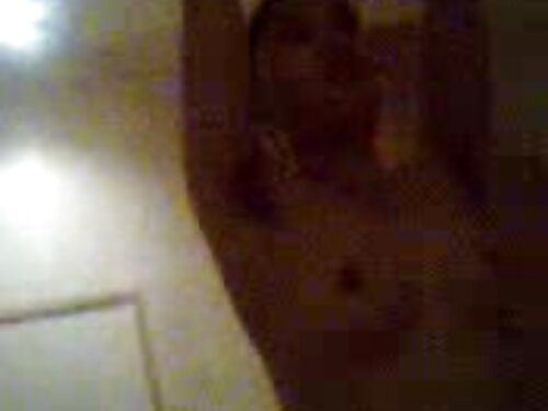 Una hermosa niña se  ...